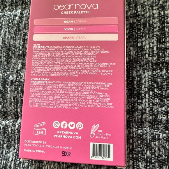 Pear Nova Cheek Palette with Cream, Matte, and Pearl Shades - Picture 2 of 2